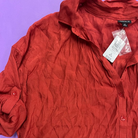 Torrid size 2 burnt orange blouse NWT crinkle material - Picture 2 of 5